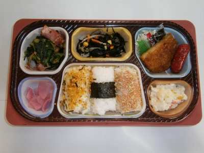 おにぎり弁当